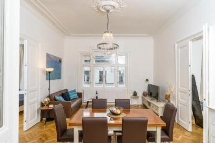 Senator Suite Stephansplatz by welcome2vienna - image 15