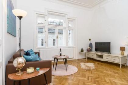 Senator Suite Stephansplatz by welcome2vienna - image 20
