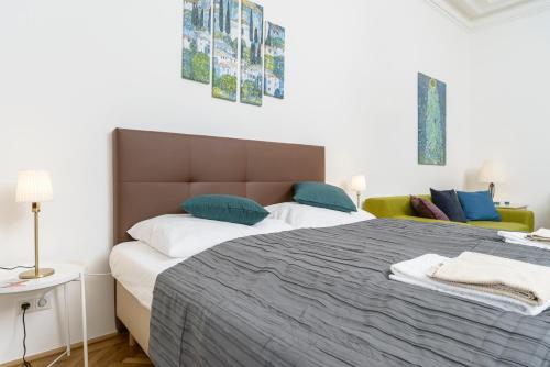 Senator Suite Stephansplatz by welcome2vienna - image 6