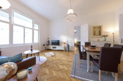 Senator Suite Stephansplatz by welcome2vienna - image 9