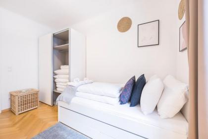 Moulin Rouge Suite - image 23