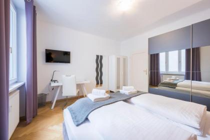 Moulin Rouge Suite - image 25