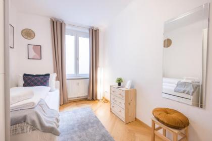 Moulin Rouge Suite - image 26