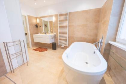 Moulin Rouge Suite - image 27