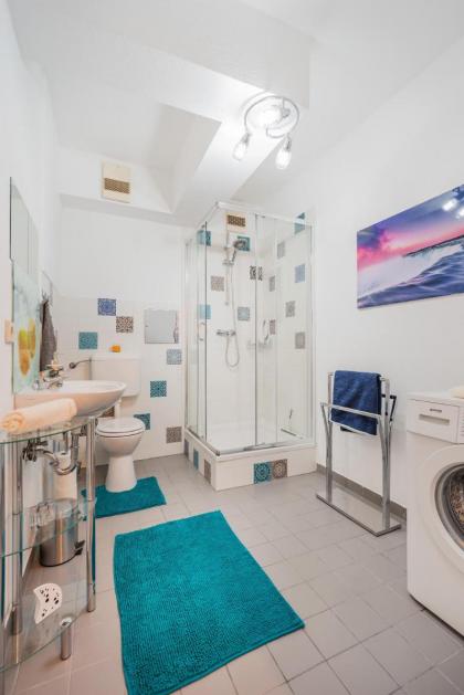 10 Min. Downtown - 49sqm - Parking - Metro 100m - image 3