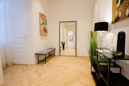 Studio Apartments Opera - Mai's Apartments - by Arbio - image 24