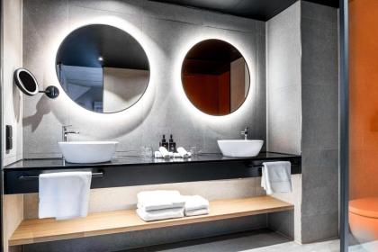 Radisson RED Hotel Vienna - image 28