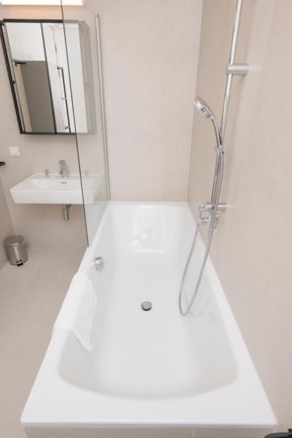 Ottakring Balcony Suite - image 26