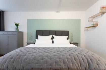 ?NEW?Luxus Studio?NETFLIX/BOXSPRING ?10min Centre? - image 24