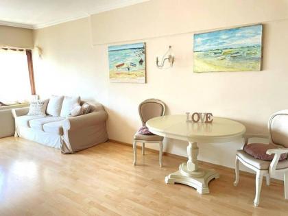 Central Couple's California chic LOFT n balcony - image 21