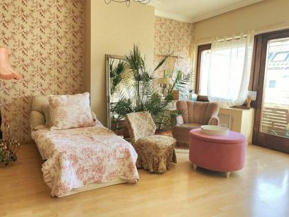 Central Couple's California chic LOFT n balcony - image 22