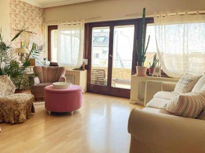 Central Couple's California chic LOFT n balcony - image 25