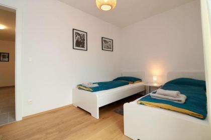 Modern Balcony Apartment with free Parking - image 21