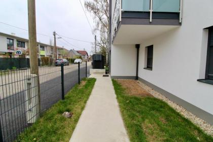 Modern Balcony Apartment with free Parking - image 26