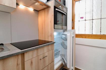Redyard Modern Apartment - image 23