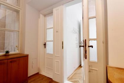 Redyard Modern Apartment - image 28