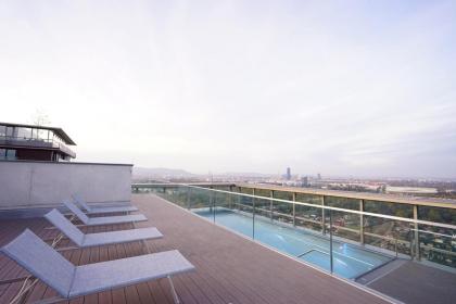 Suite in High-rise on the Danube - image 21