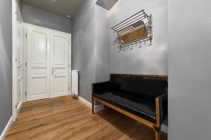 Luxurious Apartment close to the city centre - image 21