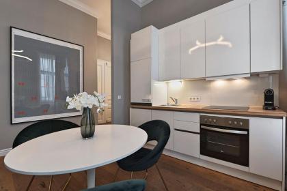 Luxurious Apartment close to the city centre - image 26