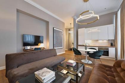 Luxurious Apartment close to the city centre - image 27