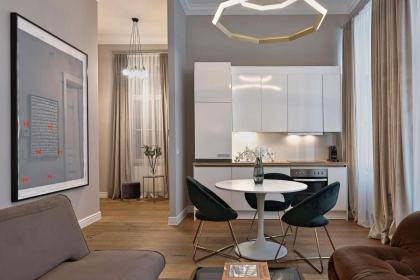 Luxurious Apartment close to the city centre - image 29