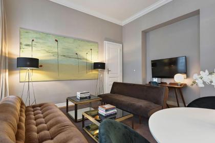 Luxurious Apartment close to the city centre - image 30