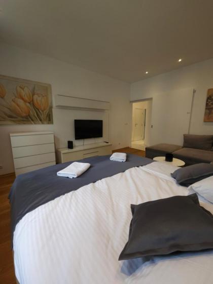 Vienna Apartments - image 27